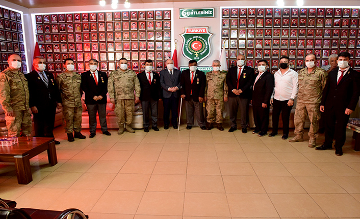 Jandarma Genel Komutanı Çetin, şehit aileleri ve gazileri ziyaret etti