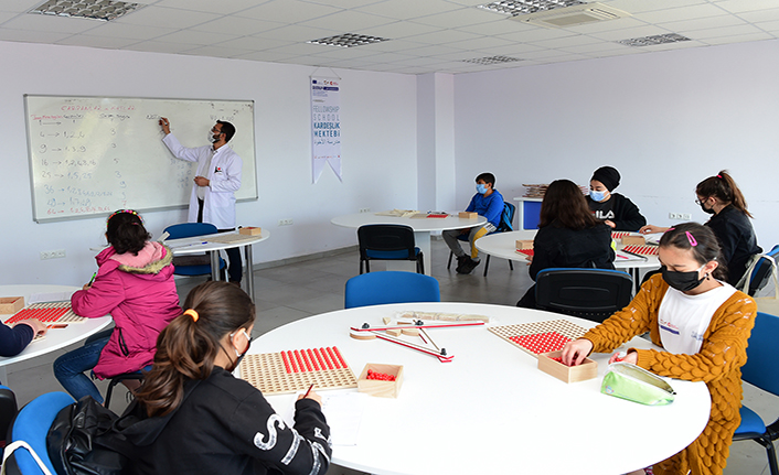 Dulkadiroğlu Gençlik Merkezi kurslarına yoğun ilgi