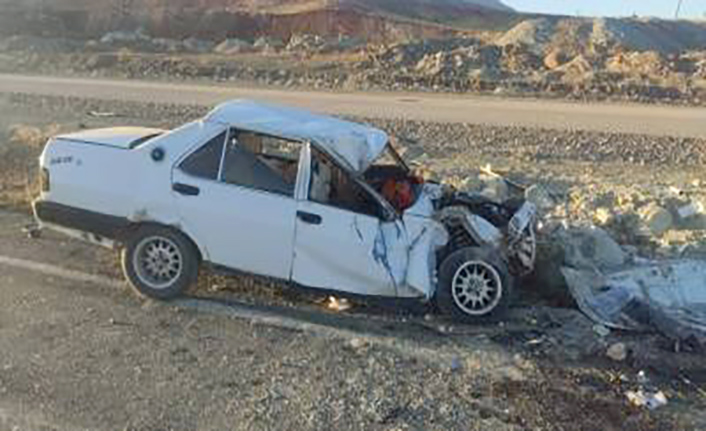 Otomobil sürücüsü kayalara çarptı: 7 yaralı