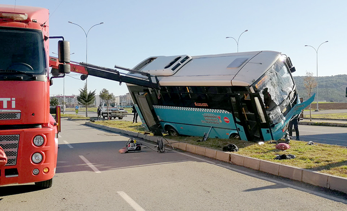 Kahramanmaraş’ta halk otobüsü kaza yaptı: 12 yaralı