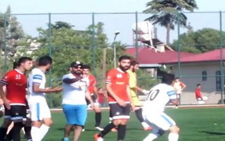 AMATÖR MAÇTA KAVGA ÇIKTI: 1 FUTBOLCU YARALANDI