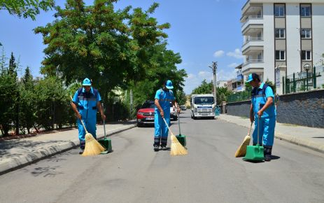 DULKADİROĞLU TEMİZLİKTE FARKINI ORTAYA KOYUYOR