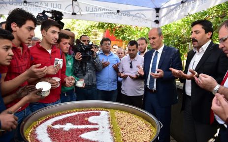  DULKADİROĞLU'NDA AŞURE KAZANI BİRLİK VE BERABERLİK İÇİN KAYNADI