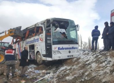 KAHRAMANMARAŞ-KAYSERİ KARAYOLUNDA 2 OTOBÜS DEVRİLDİ: 31 YARALI