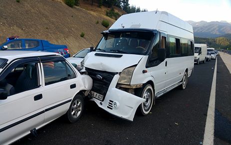 Kahramanmaraş’ta 4 araçlı zincirleme trafik kazası