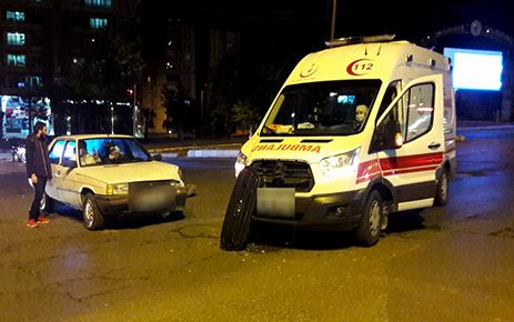 Kahramanmaraş’ta ambulansla otomobil çarpıştı