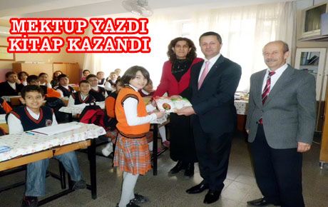 MEKTUP YAZDI SINIFINA 100 KİTAP KAZANDIRDI 