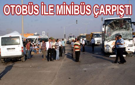 OTOBÜS MİNİBÜS İLE ÇARPIŞTI 4 YARALI