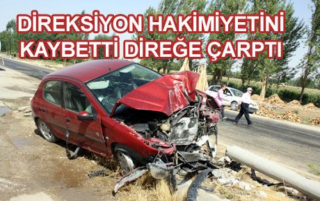 OTOMOBİL DİREĞE ÇARPTI 5 YARALI