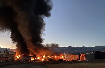 Kahramanmaraş’ta geri dönüşüm fabrikasında yangın