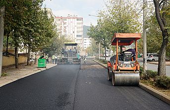 Büyükşehir, Binevler’de asfalt atağını sürdürüyor