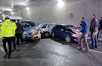 Kahramanmaraş’ta 100 metre arayla 13 araç kaza yaptı