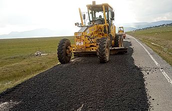 Büyükşehir, Andırın kırsalında yolların bakım onarımını sürdürüyor