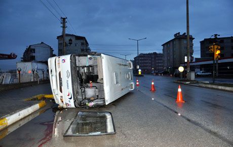 TRAFİK KAZASI 4 YARALI