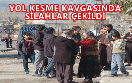 YOL KESME YÜZÜNDEN ÇIKAN KAVGADA İKİ KİŞİ SİLAHLA YARALANDI