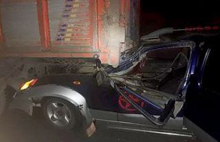Kamyonet kamyona arkadan çarptı: 5 yaralı