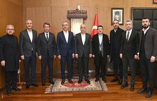 Bakan Kirişci, Büyükşehir Belediyesi ziyaret etti